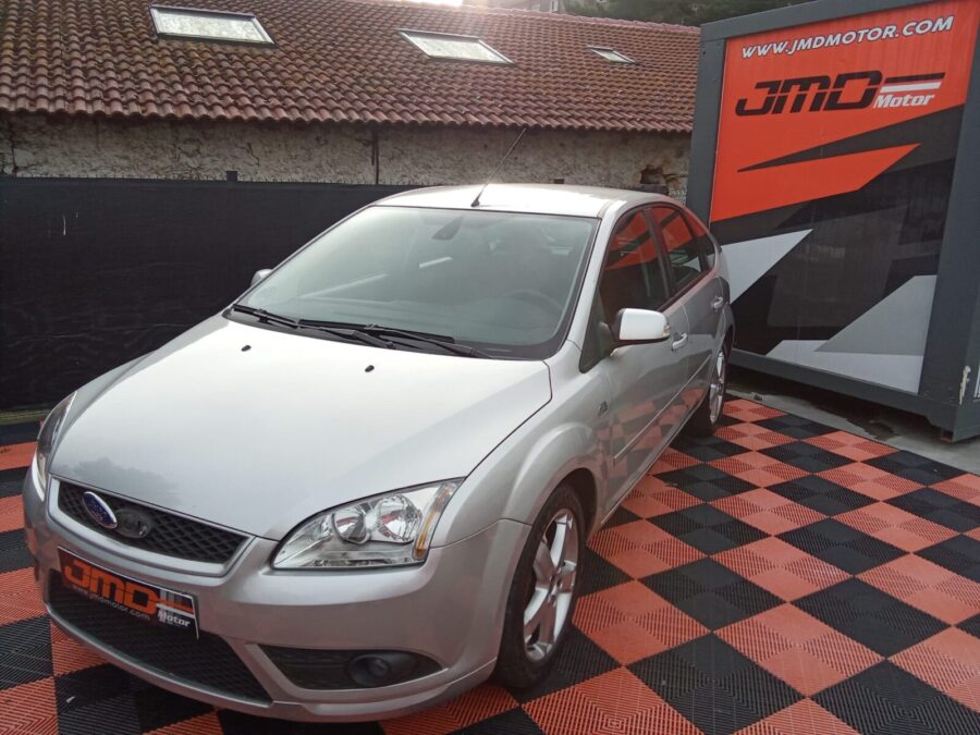 FORD FOCUS 1.6i GHIA 5P